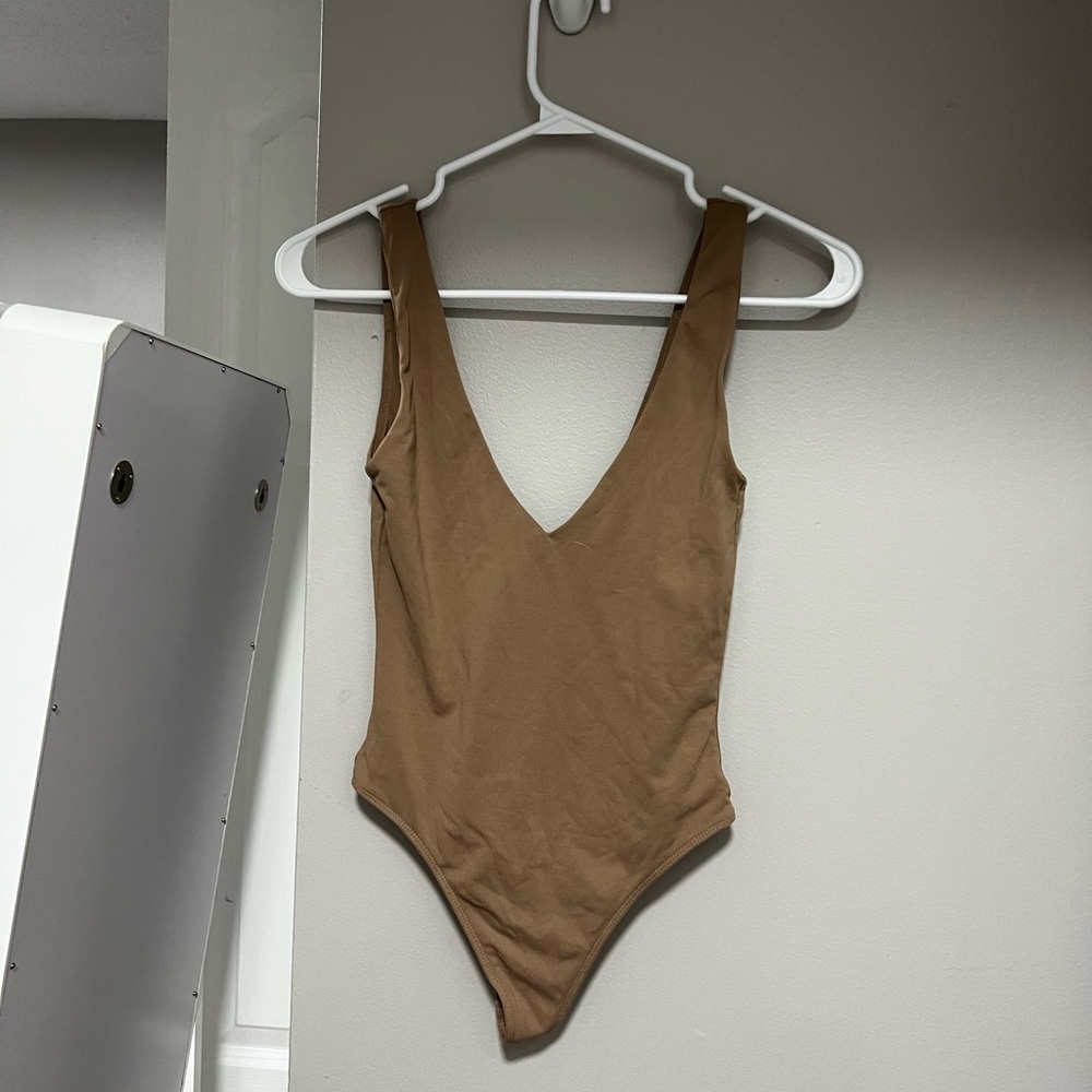 Aritzia babaton contour Bodysuit